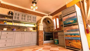 Réfrigérateur, four, plaque de cuisson, cafetiÚre/bouilloire