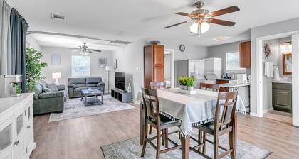 Charming Guest House w/ Pool Near Historic Downtown McKinney & Scenic Trails