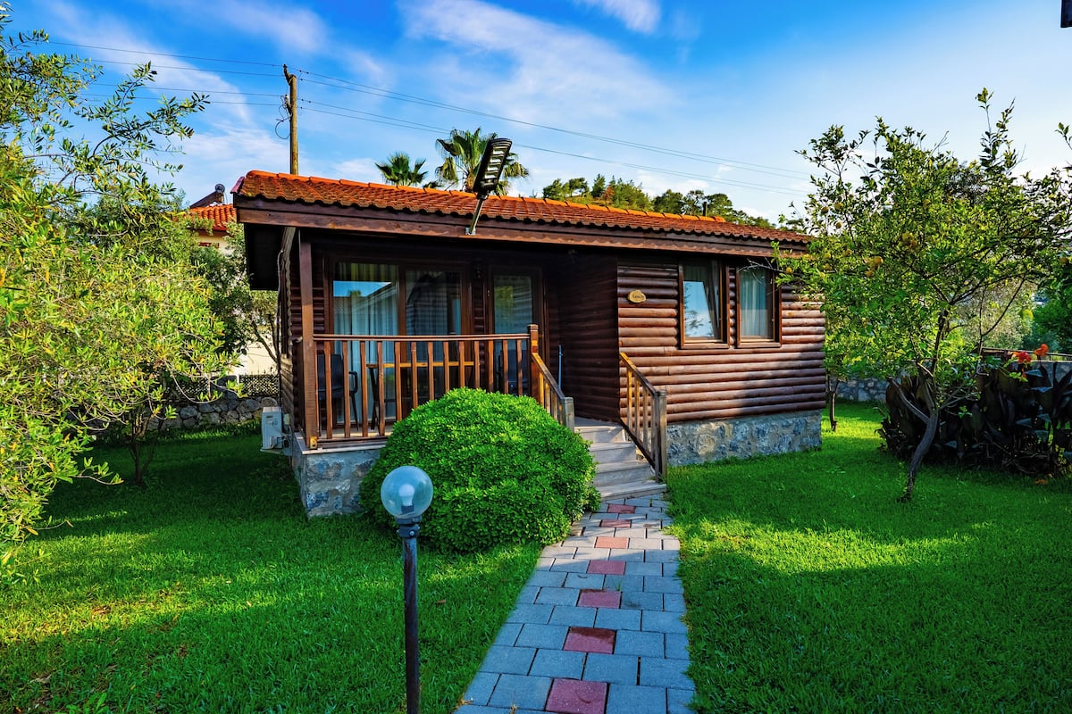 Cabana tradicional, 1 quarto, terraço, vista para o jardim | 1 quarto, individualmente decorados, individualmente mobiliados