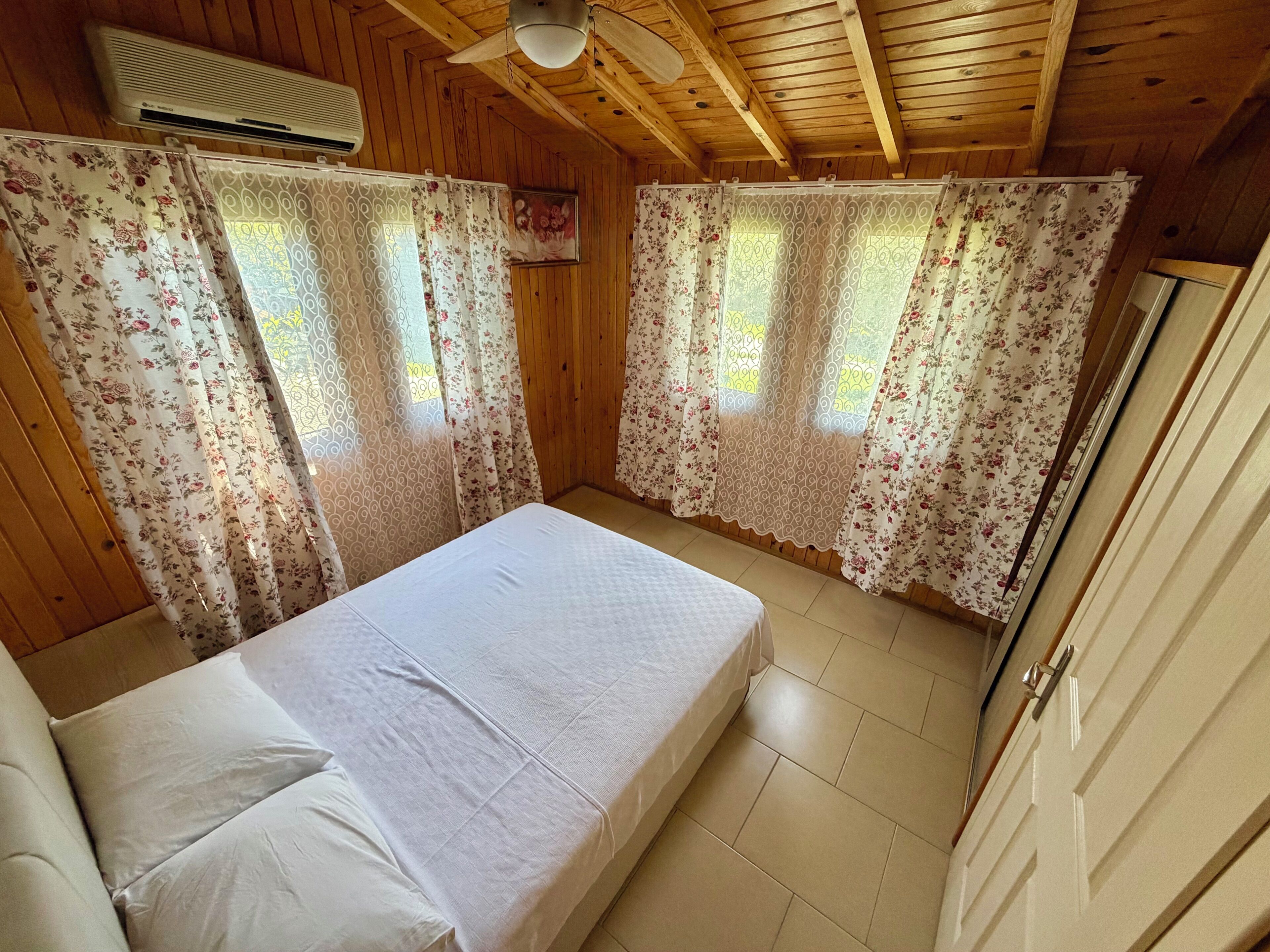 Classic Chalet, 1 Bedroom, Terrace, Garden View | Individually decorated, individually furnished, iron/ironing board