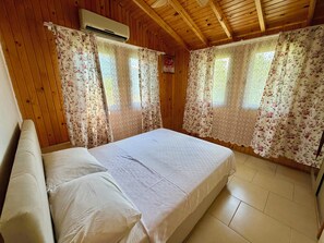 Chalet clásico, 1 habitación, Terraza, vista al jardín | Decoración personalizada y muebles diferentes 