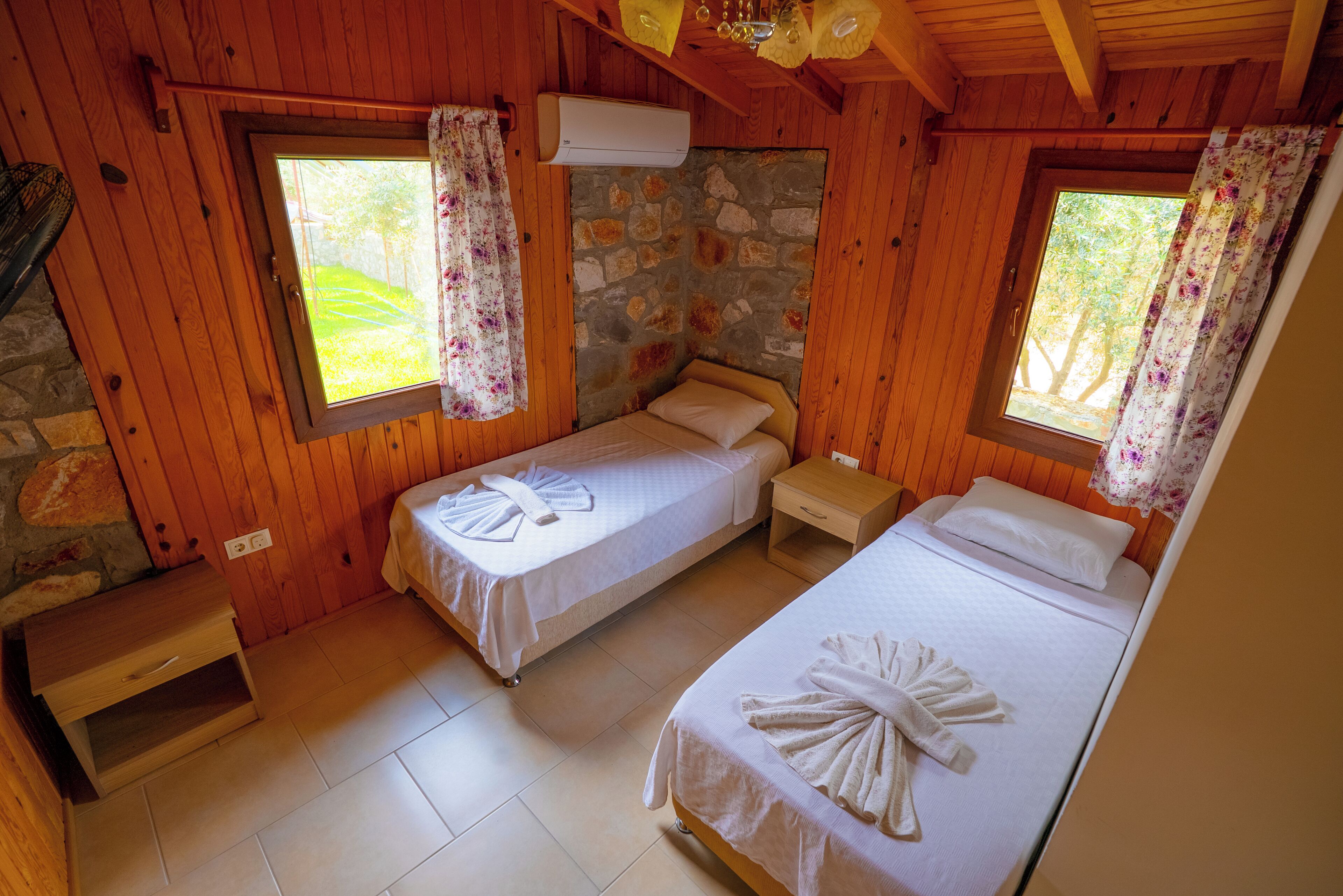 Traditional Cabin, 2 Bedrooms, Terrace, Garden View | Individually decorated, individually furnished, iron/ironing board