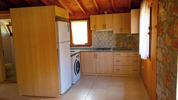 Traditional Cabin, 2 Bedrooms, Terrace, Garden View | Private kitchen | High chair