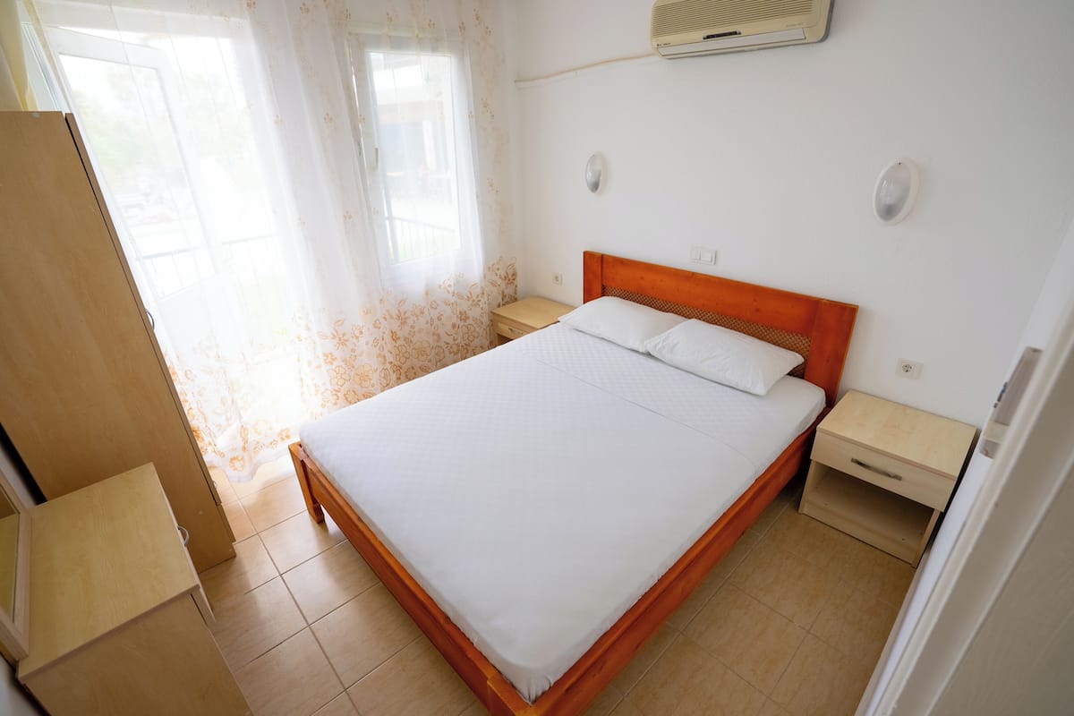 Quarto casal básico, 1 quarto | 1 quarto, individualmente decorados, individualmente mobiliados