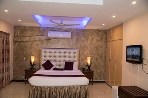 Habitación Deluxe doble | Sistema de insonorización, tabla de planchar con plancha, wifi gratis