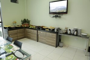 Free daily buffet breakfast  - HOTEL LW (Arcoverde)