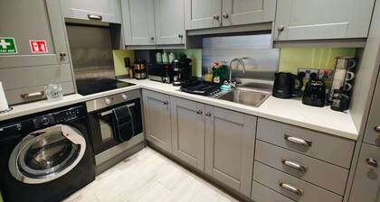 4BR Modern Ormeau House