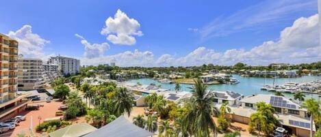 المنطقة المحيطة بالمنشأة