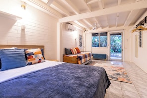 4 bedrooms, iron/ironing board, free WiFi, bed sheets