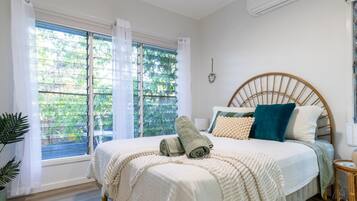 4 bedrooms, iron/ironing board, free WiFi, bed sheets