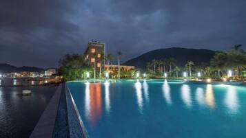 Piscina a l'aire lliure