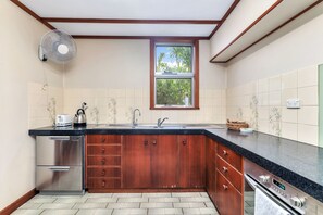 Fridge, microwave, oven, stovetop - Tropical Crush | 4 Beds, 2 Bath | Pool (Fannie Bay)