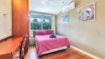 4 bedrooms, desk, iron/ironing board, free WiFi