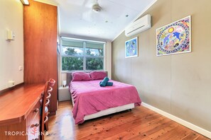 4 bedrooms, desk, iron/ironing board, free WiFi