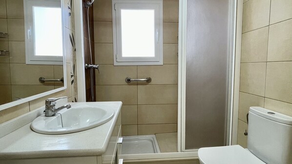 Bathroom - ROCAMAURA II 1-1 (Estartit)