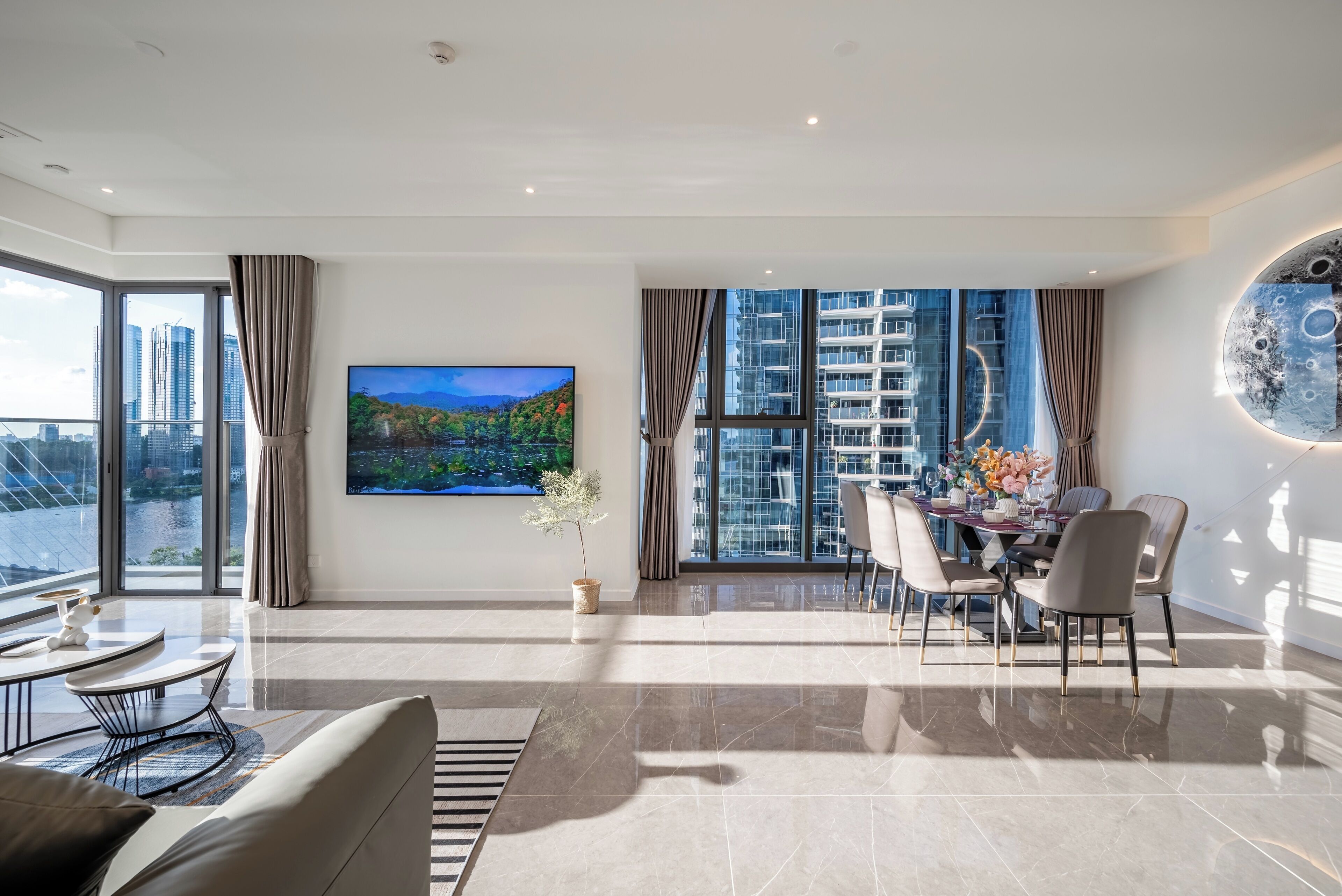 Presidential-sviitti, 3 makuuhuonetta, club-loungen käyttöoikeus, jokinäköala | Egyptinpuuvillaiset lakanat, ylelliset vuodevaatteet, untuvapeitot