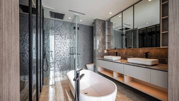 Presidential Suite, 3 Bedrooms, Club Lounge Access, River View | Bathroom | Shower, hydromassage showerhead, designer toiletries, hair dryer