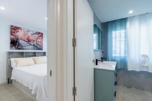 3 soverom, strykejern/-brett, wi-fi og sengetøy