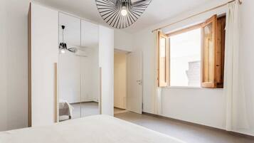 1 slaapkamer, een strijkplank/strijkijzer, gratis wifi, beddengoed