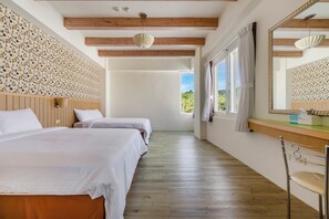 Quadruple Room, Balcony | Blackout drapes, soundproofing, free WiFi, bed sheets - Green Beauty Homestay (Hengchun)