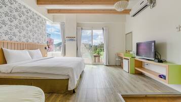 Habitación doble Deluxe, balcón | Cortinas blackout, insonorización, wifi gratis y ropa de cama