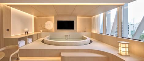 Grand City Spa Suite | 3 quartos, espaço de trabalho para notebook, cortinas blackout
