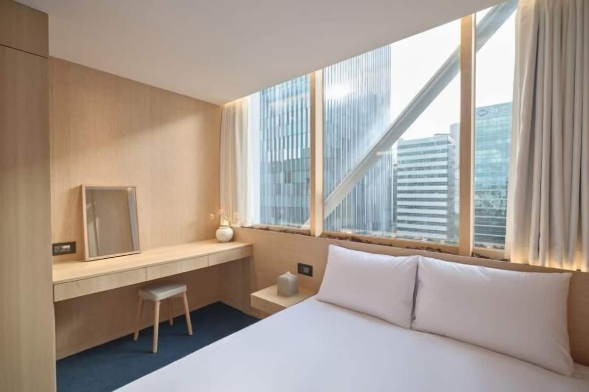 Laptop workspace, blackout curtains, soundproofing, free WiFi