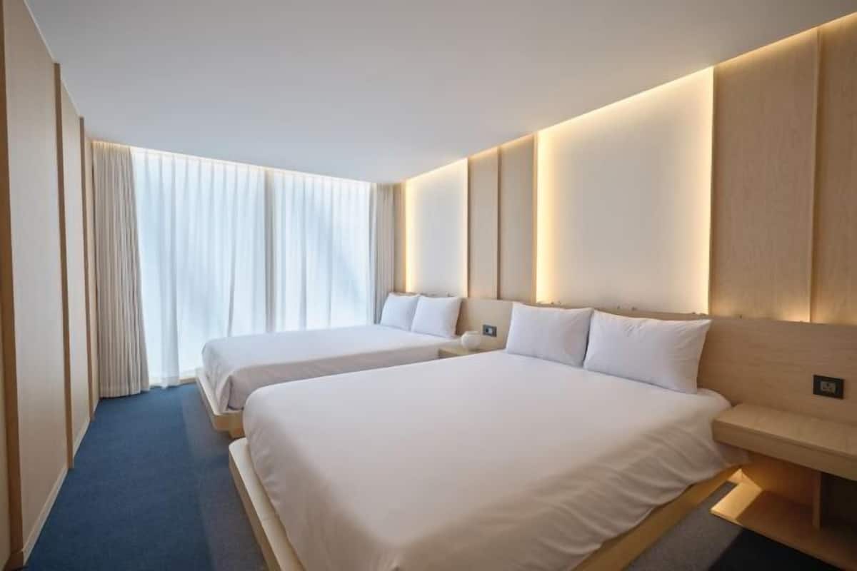 Laptop workspace, blackout curtains, soundproofing, free WiFi