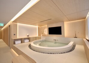 Grand City Spa Suite | Laptop workspace, blackout drapes, soundproofing, free WiFi - UH Suite The Gangnam (Seoul)