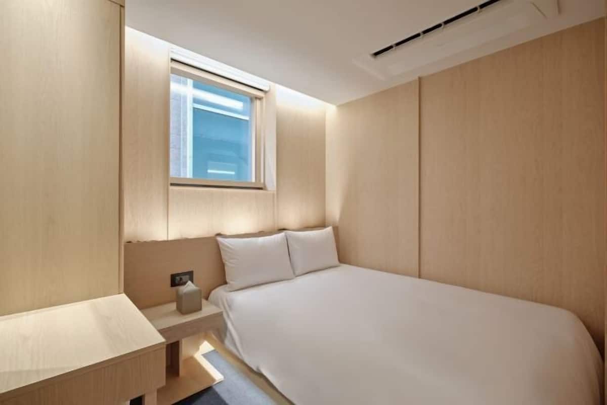 Laptop workspace, blackout curtains, soundproofing, free WiFi