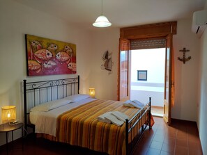 3 soverom, strykejern/-brett, wi-fi og sengetøy