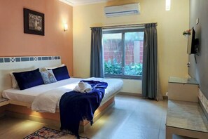 Room - D1 Close2See+Pool+Service@Candolim (Calangute)