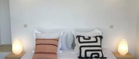 6 makuuhuonetta, silitysrauta/-lauta, Wi-Fi, vuodevaatteet