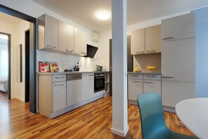 Basic Apartment, Non Smoking | Private kitchen | Mini-fridge, microwave, stovetop, espresso maker - Max Aparthotel by Homekeepers (Fuerth)