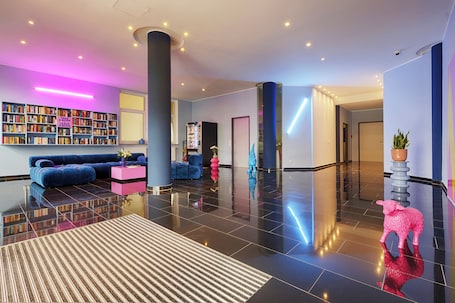 homie hotel max apart