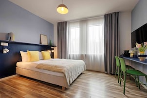 Habitación clásica doble, no fumadores | Escritorio y espacio para trabajar con un portátil