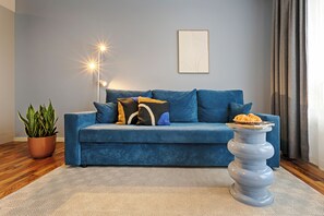 Basic Apartment, Non Smoking | Living area | Flat-screen TV - Max Aparthotel by Homekeepers (Fuerth)