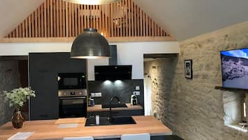 Kühlschrank, Mikrowelle, Ofen, Geschirrspüler