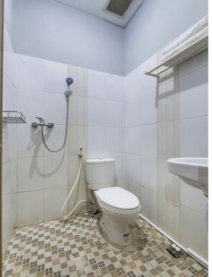 Standard Twin Room | Bathroom - Hotel O Prambanan Near Prambanan Temple (Klaten)