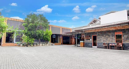 Hotel O Prambanan Near Prambanan Temple