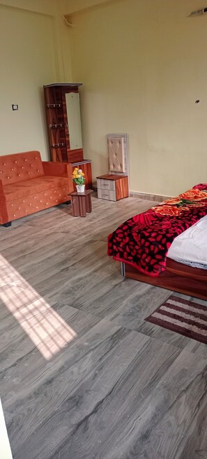 Habitación doble clásica, vista a la ciudad | Wifi gratis y ropa de cama