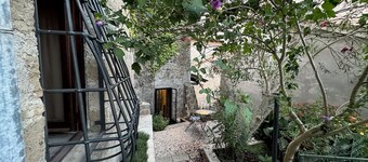 Septà - Pittoresca Casa Vacanze nel Centro Storico Vista Lago, Piccolo Giardino