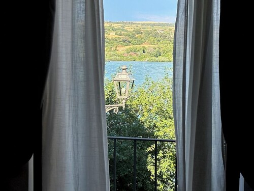Septà - Pittoresca Casa Vacanze nel Centro Storico Vista Lago, Piccolo Giardino