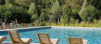 Family Retreat with Pools