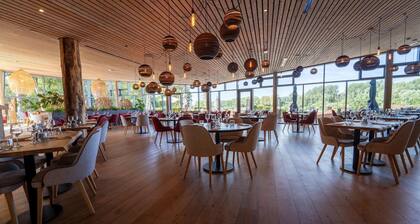 Retraite dans la forĂȘt luxuriante