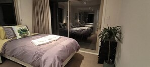 2 bedrooms, WiFi, bed sheets - Birdsong hideaway two-bedroom suite (Auckland)
