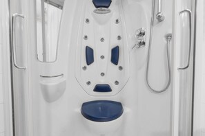 Shower, hair dryer, bidet - Nice apartment for 4 people with pool, WIFI, TV and veranda, close to Siena (Monteriggioni)