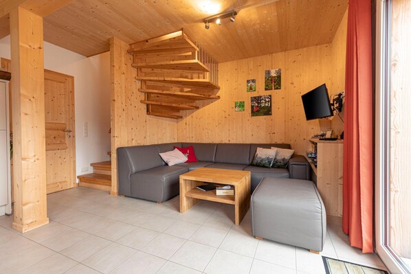 Smart TV y chimenea 