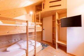 4 bedrooms, free WiFi