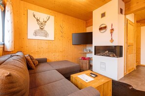 Smart TV, fireplace
